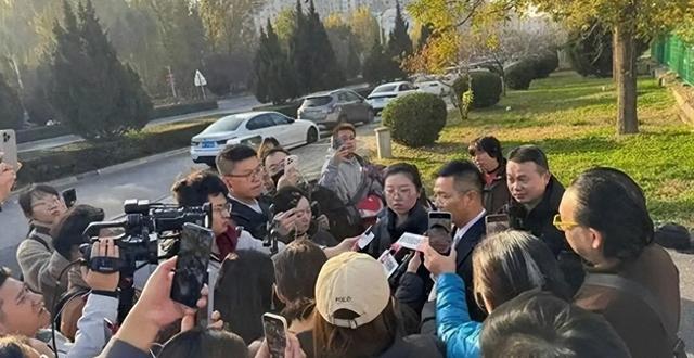 山西摔犬反杀案，律师一句话问住法官：天黑时，你还敢去现场吗？