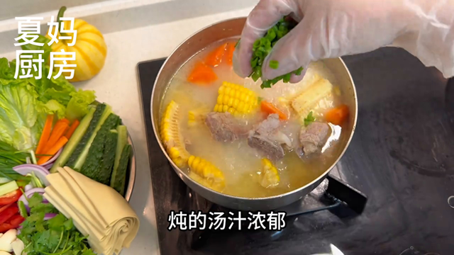 排骨炖胡萝卜汤的做法（想要把排骨玉米胡萝卜汤炖的好喝）