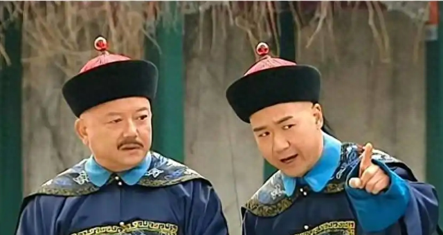 和珅出上联：三斤四两五花肉	，纪晓岚对出下联，和珅吓得当场下跪