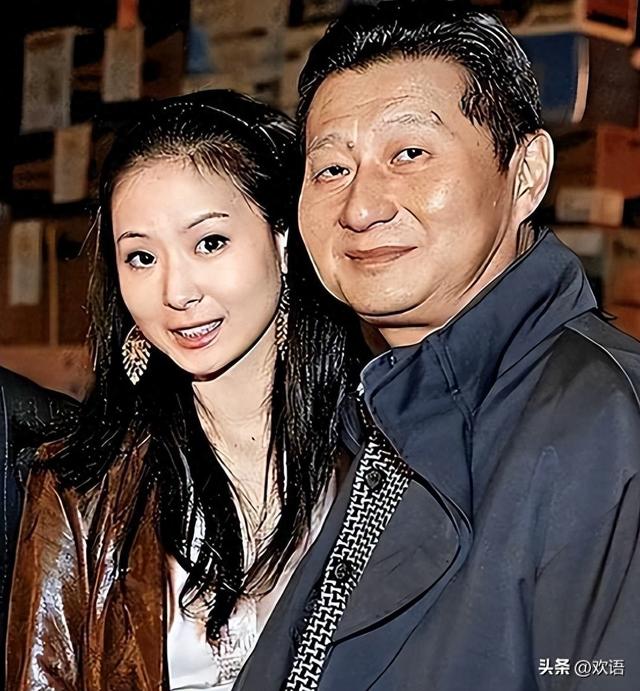 前半生靠父亲、后半辈子坑女儿，最终落得个家财散尽、癌死狱中