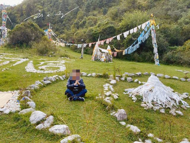 西藏昌都有个神奇道场：就在317国道旁，在此打坐能感应全世界？