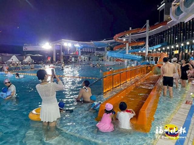 福州光明港温泉水乐园人气旺：戏水新地标 消暑好去处