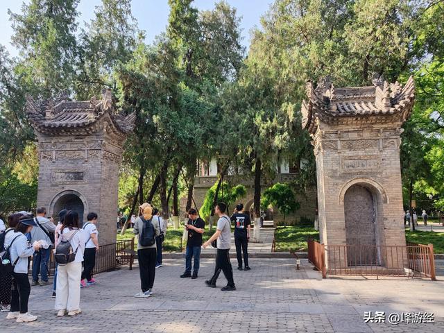 小雁塔和大雁塔的区别（屹立千年的小雁塔）