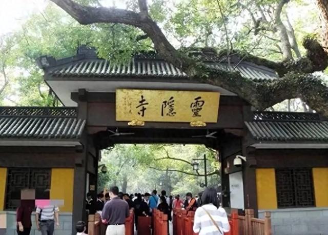 没想到，少林寺的瓜还没吃完，灵隐寺竟然也登上热搜，方丈也被扒