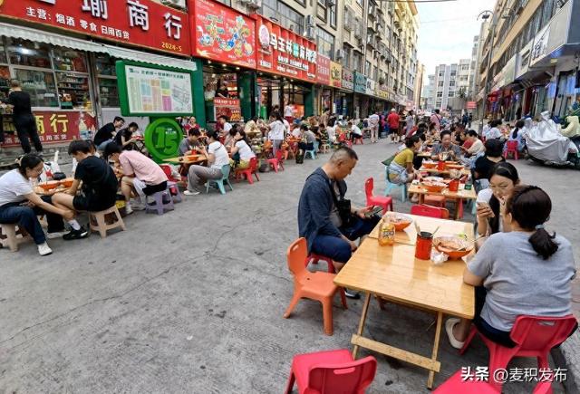 【东方微笑 多彩麦积】麦积区暑期旅游市场持续升温 “老字号”麻辣烫成游客打卡热点