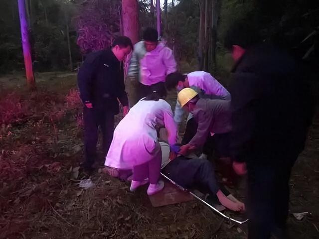 父亲上山伐木后失联，广东15岁男孩紧急报警，称曾接到微信视频求助