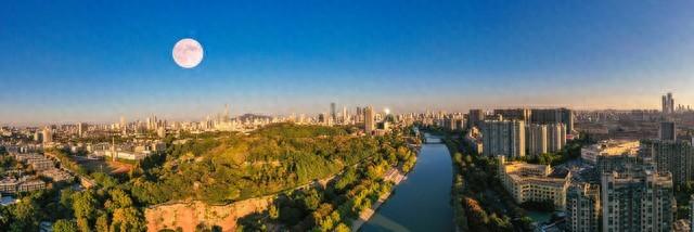 来这里 聊聊 南京市鼓楼区旅游攻略以及名小吃