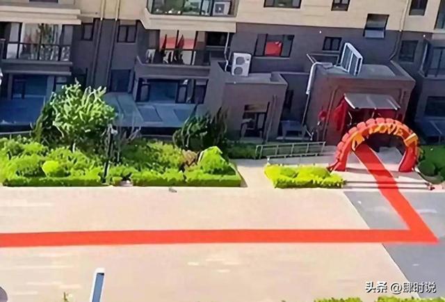 28岁坠亡女教师已安葬，村干部辟谣逼婚，知情人曝姐弟关系引不满