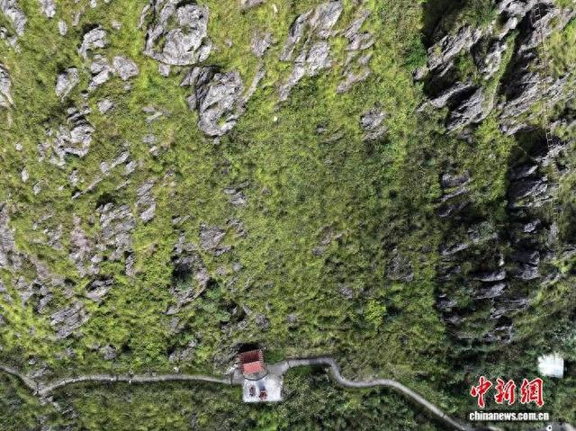 福建龙岩：双髻山别样地质风景吸引游客