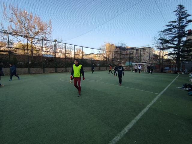 登山穿太多	，失温！踢球不敢脱，失温！冬季户外运动到底该怎么穿？