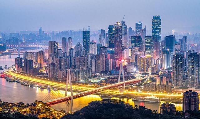 我国“最神奇”的城市，楼顶是马路，车在空中跑，常被误认为是省