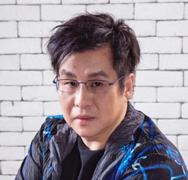 “郑智化吐槽深圳机场事件”背后：国内机场和航司普遍配备轮椅服务，但需预约，时间提前12、24、48小时不等