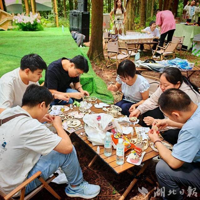 当森林剧本杀遇上浪漫七夕，巴东青年联谊活动点燃云顶之心