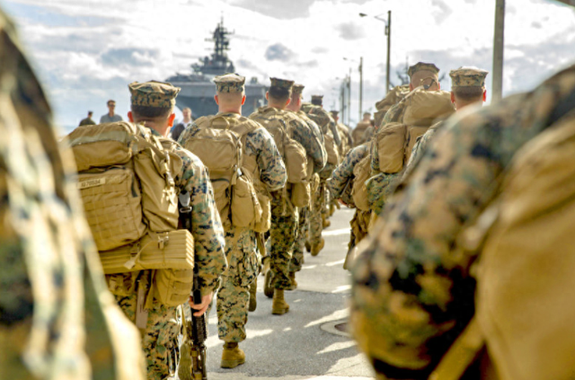 不对劲！冲绳美军不走了？日本两大动作藏不住	，高市在做最坏准备