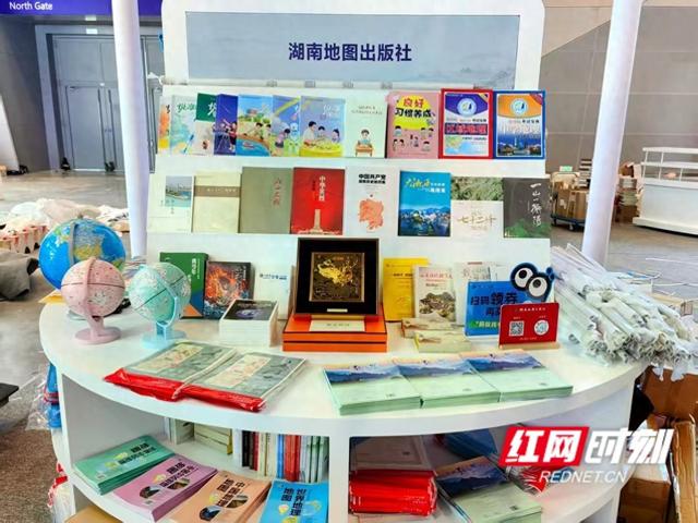 地图“活”起来了 ！湖南地图出版社智慧点读地图亮相书博会