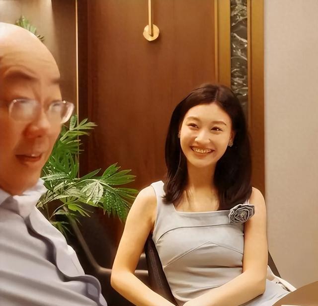 新西兰华人主持人三妹以其独特的个人魅力吸引中国大众的喜爱