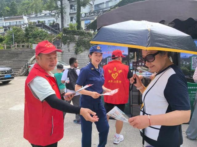 讲解词里藏安全！景区讲解员化身消防宣传员，守护游客每一程