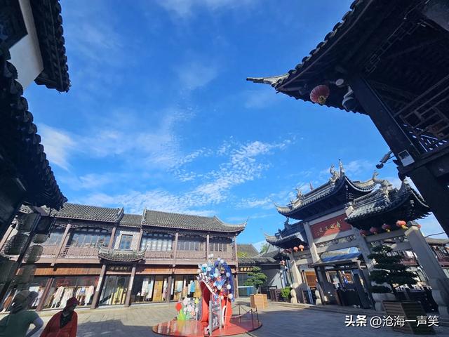 水乡周庄天空，是晴空万里，是万里晴空，是碧水蓝天，是蓝天碧水