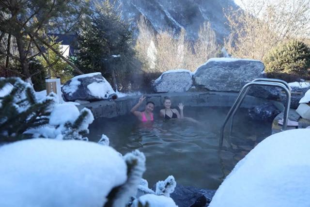 冷的是雪 热的是泉 俄罗斯游客的阿尔山“冰火”奇遇