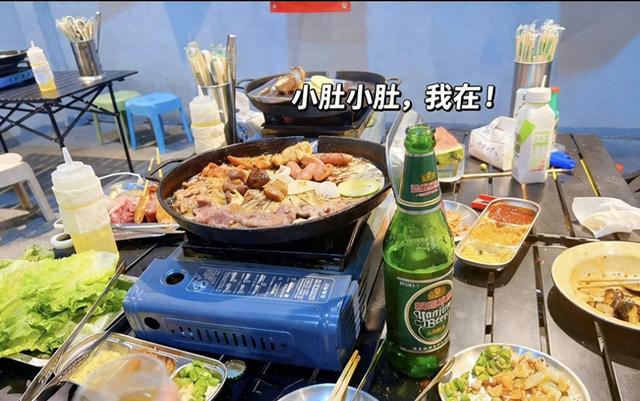 美食的句子介绍（适合发朋友圈的美食文案来咯）