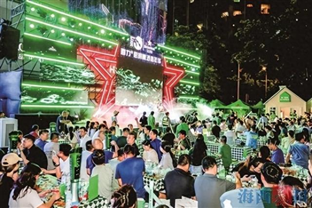 思明区首个“露天啤酒花园”在磐基中心亮相