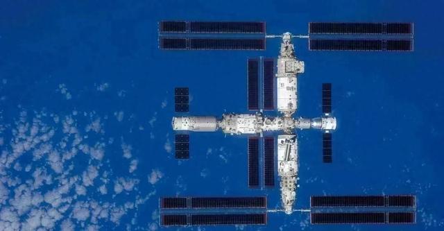 神舟二十号延期返航：空间站6人继续同飞：空间站氧气为何用不完