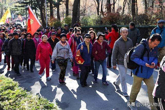 旅游业大降温！暑假过半宁愿宅家吹空调也不旅游？年轻人醒悟了！