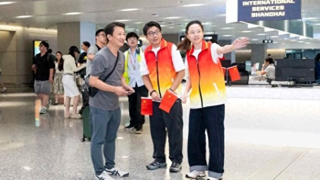 上海机场青年外语志愿服务团队上岗，助力上海打造中国入境旅游第一站