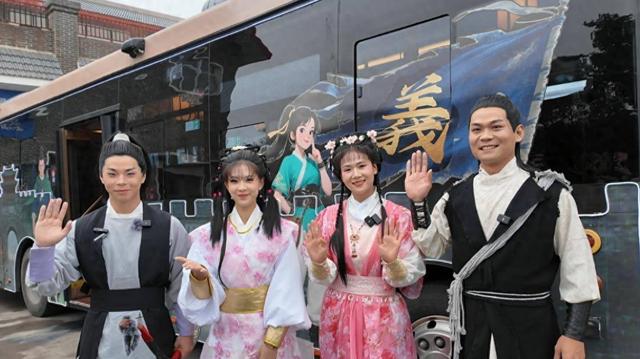 两对“郭靖黄蓉”襄阳同框  侠义之城向全国游客发出邀请