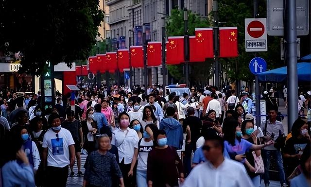 若不搬走这“三座大山”，我国人口总数，将在2056年被美国反超