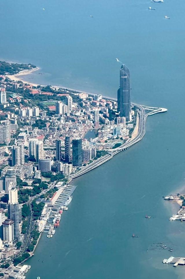 厦门和青岛，两座滨海旅游城市，都是计划单列市，也是副省级城市