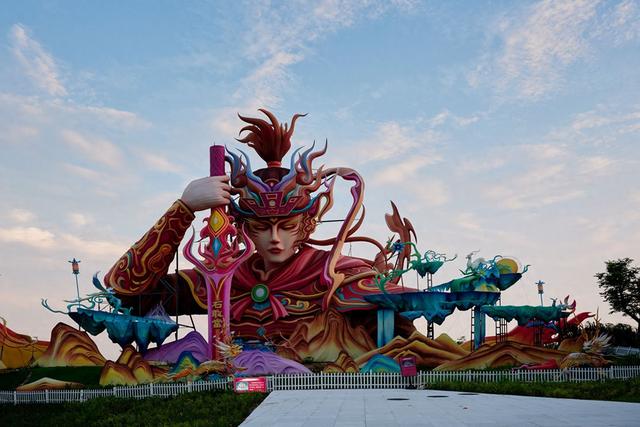 泰安泰山石敢当景区，夜色下精彩无限，来一场沉浸式神话解读之旅