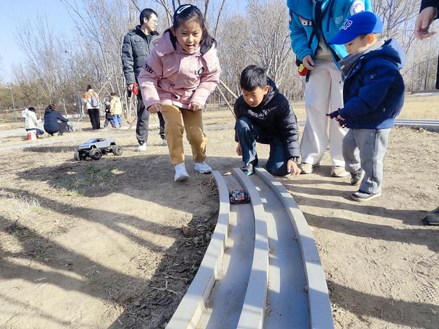 温榆河公园四驱车赛道火了！冬日打卡“童年回忆”