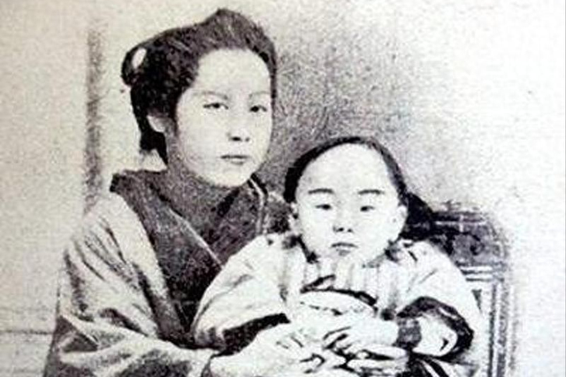 民国“花和尚”34岁暴毙，死后翻看床下，奇葩死因大白于天下