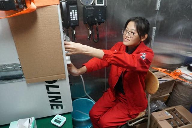 假期我在岗 ｜“要深怀对自然的敬畏之心”！“双节”期间，她在太平洋测量海水盐度