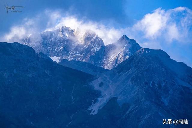 玉龙雪山有点过分，其实不用坐索道，光游客中心都能逛吃玩上一天