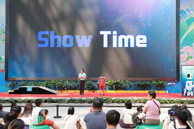 放假了，AI、机器人都来广东打卡世界最大科技馆了？