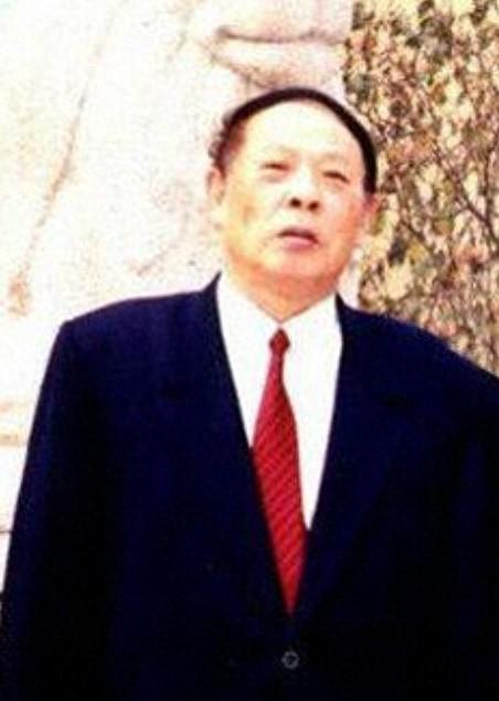 他是毛主席的侄子，正师级干部却享受营级待遇，今年已经90岁了
