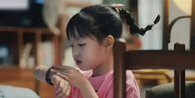 小天才大搞“儿童社交”，灰色产业进入，是否该回归本质功能？