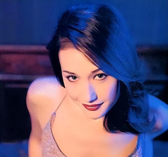 混血女星李美琪靓丽写真！不是丰乳肥臀也能性感火辣