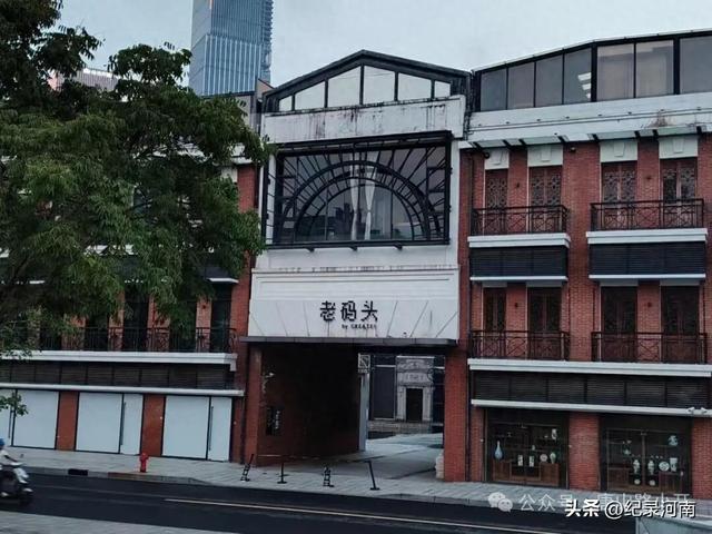 上海：繁华背后的商场荒芜之境