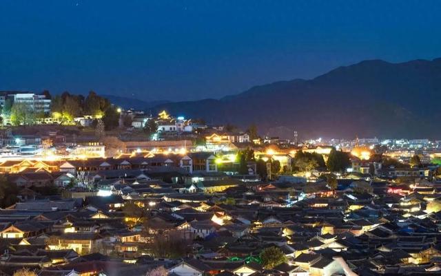 中国夜景超美的七个古镇，趁年轻一定要去看看，你最喜欢哪一个