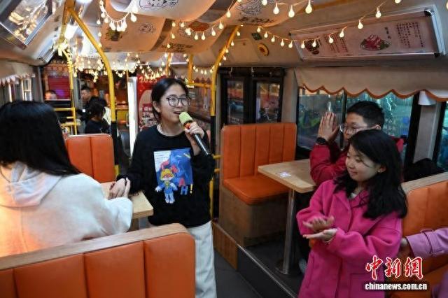 呼和浩特：观光巴士吸引游客