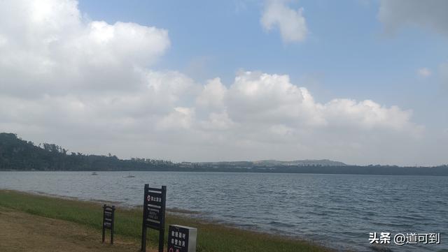 哭死！时隔30年再游湖光岩	，竟被自己蠢哭在玛珥湖边！