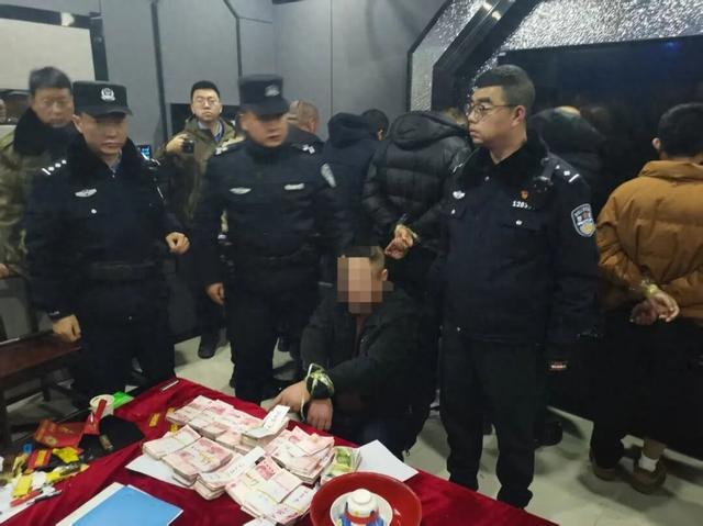 我市警方捣毁一处聚众赌博窝点 13名涉赌人员落网