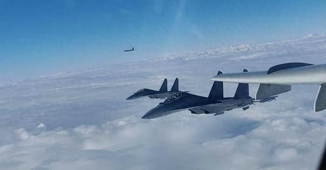 等不到“台湾有事”那天了！中俄三面围琉球，高市慌忙求见特朗普