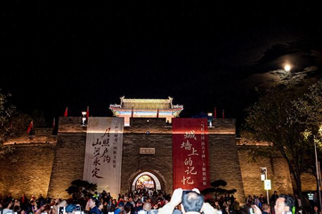北京宛平城再现“卢沟晓月”盛景 国庆中秋双节掀起文旅热潮