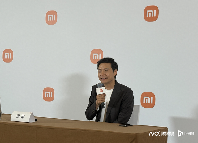 小米手机“全面对标”苹果，雷军想用高端化打破外界偏见