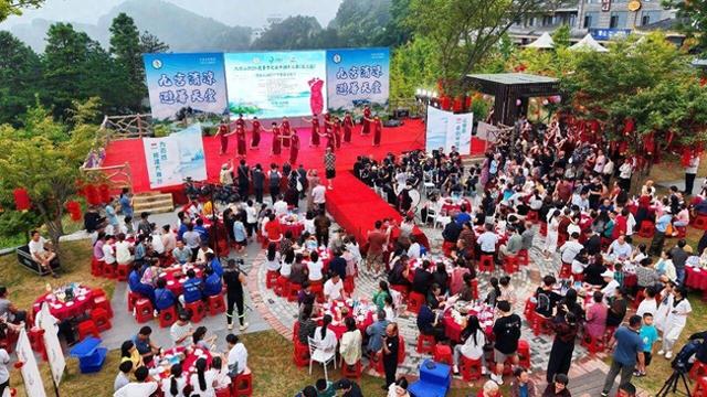 九宫山避暑季接待游客同比增长38% 老外都来划桨板
