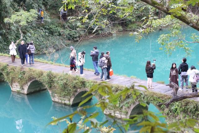 接待游客1.85万人,元旦假期,荔波小七孔喜迎“开门红”!